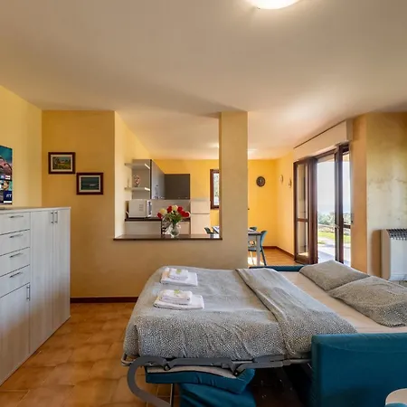Guesthost - Cozy Flat With Garden And Parking Apartament *