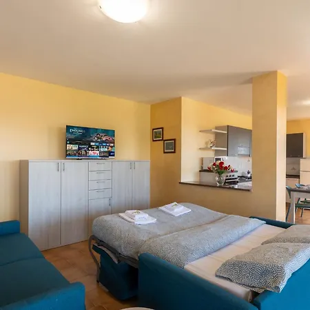 Guesthost - Cozy Flat With Garden And Parking * San Lorenzo al Mare