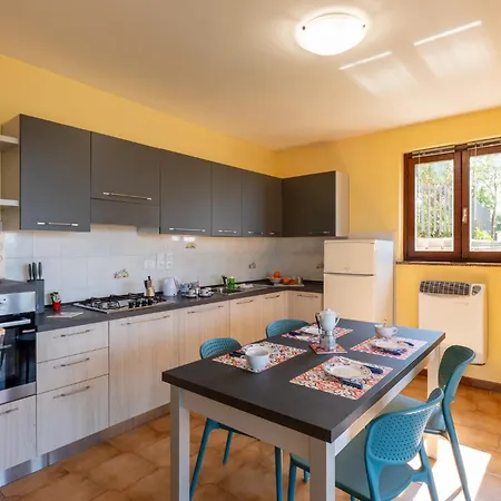 Guesthost - Cozy Flat With Garden And Parking *