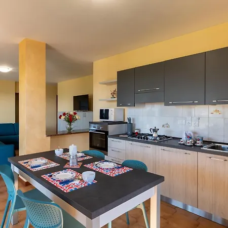 Apartament Guesthost - Cozy Flat With Garden And Parking