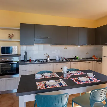Apartament Guesthost - Cozy Flat With Garden And Parking *
