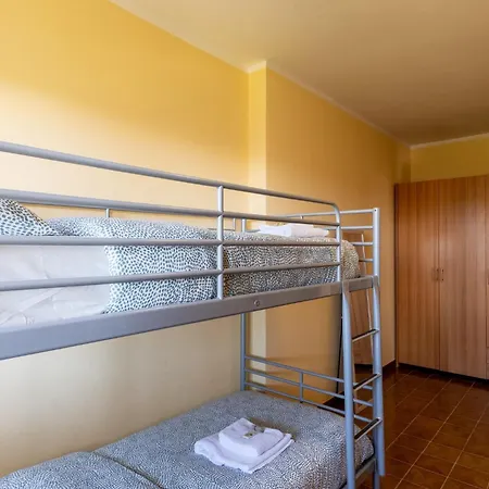 Guesthost - Cozy Flat With Garden And Parking Apartament San Lorenzo al Mare