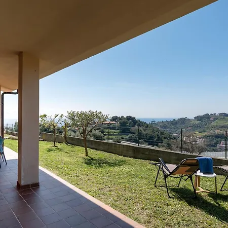 Guesthost - Cozy Flat With Garden And Parking San Lorenzo al Mare