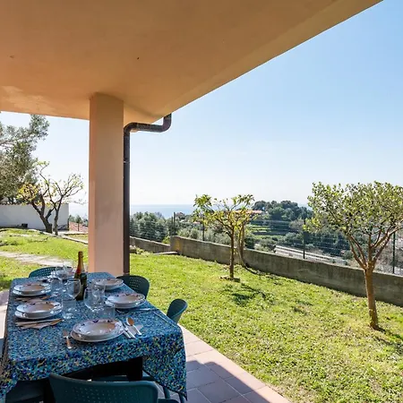 Guesthost - Cozy Flat With Garden And Parking * San Lorenzo al Mare