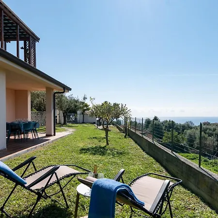 Apartment Guesthost - Cozy Flat With Garden And Parking San Lorenzo al Mare