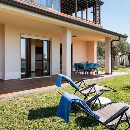 Guesthost - Cozy Flat With Garden And Parking *