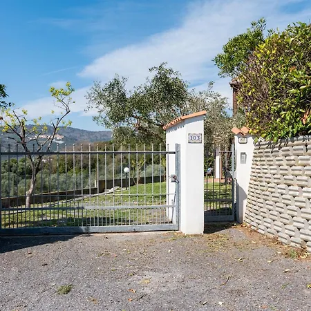 Guesthost - Cozy Flat With Garden And Parking Apartment San Lorenzo al Mare